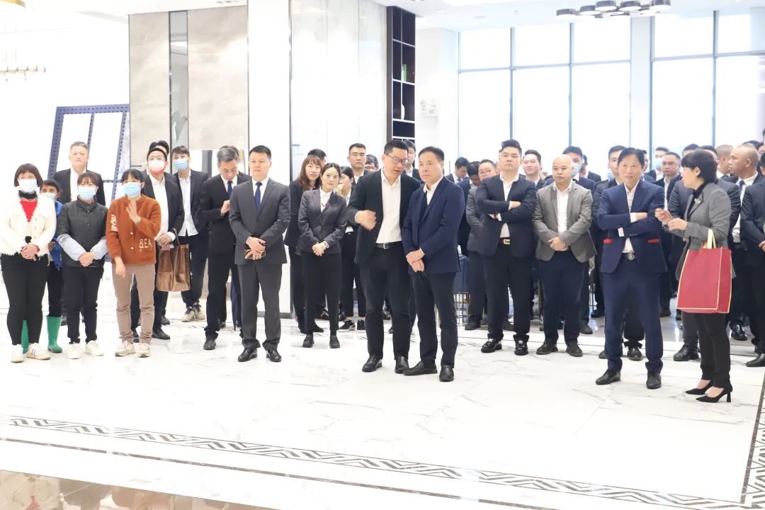 918博天堂地砖公司高层及部分代表前往南海、清远生产基地，，，配合庆祝瓷砖地砖生产基地开工